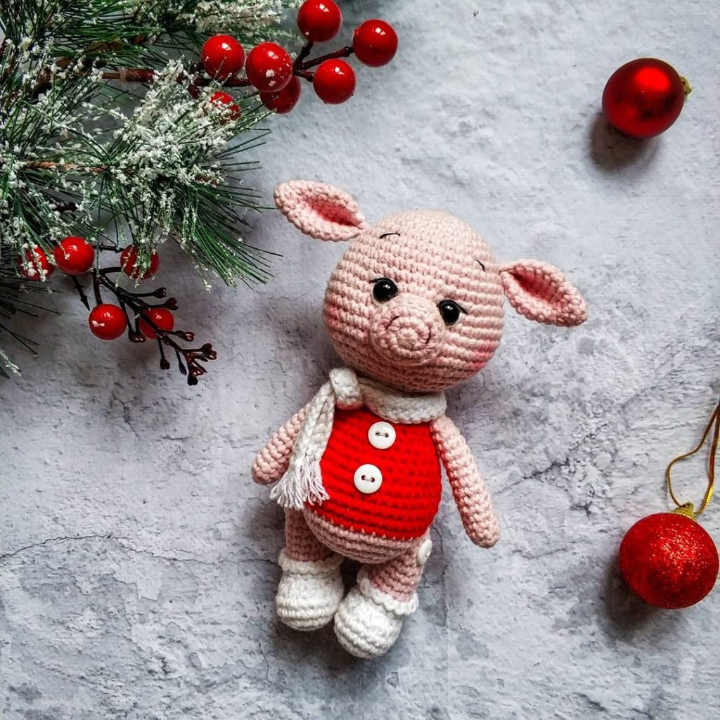 Amigurumi Christmas Pig Free Pattern