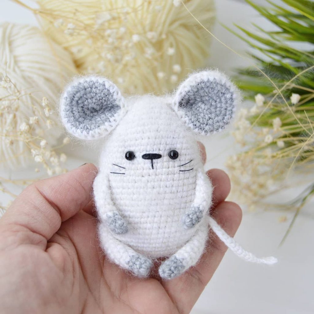 Amigurumi Small White Mouse Free Pattern