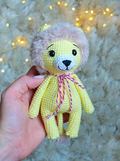 Small Crochet Lion