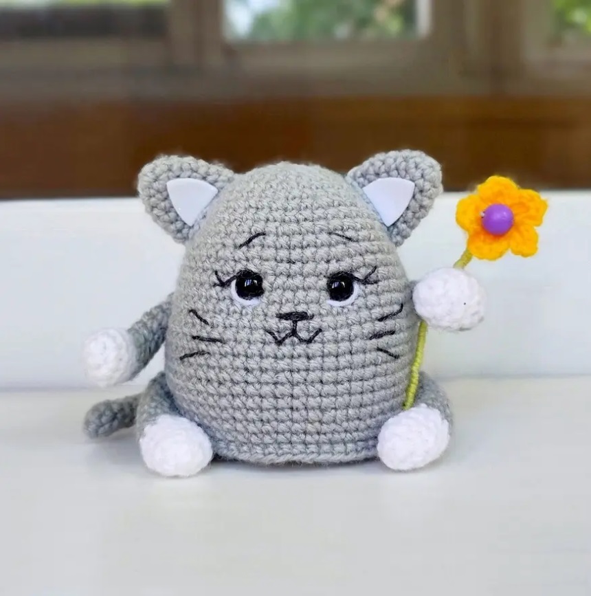 Amigurumi Cute Cat with Flower Free Pattern-1