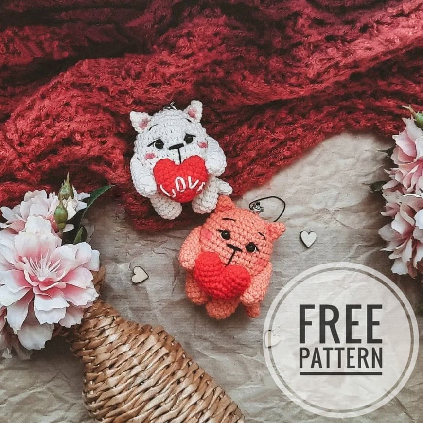 Amigurumi Cat Keychain with a Heart Free Pattern-2