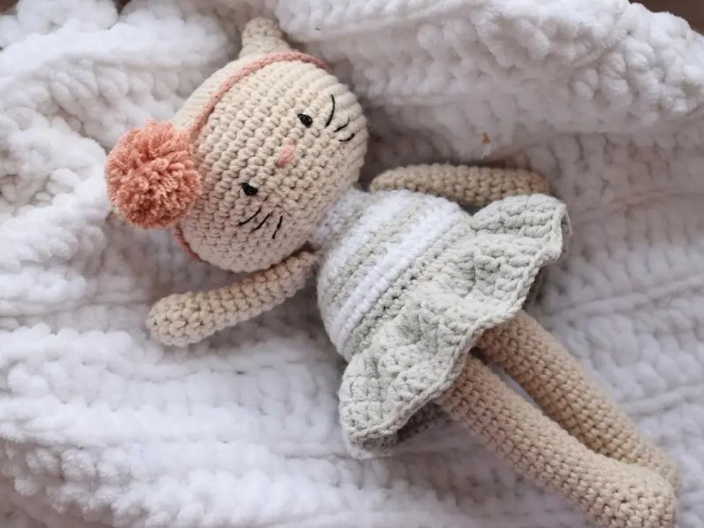 Amigurumi Lucy the Cat Free Pattern-1