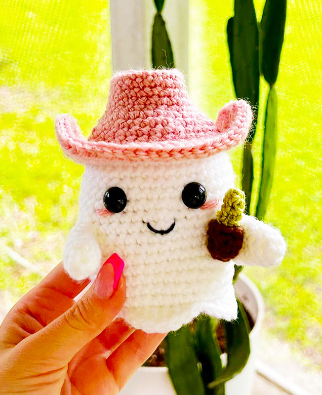 Amigurumi Ghost with Cowboy Hat Free Pattern-1