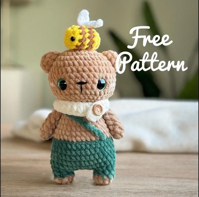 Amigurumi Bear with Bee Free Pattern-1