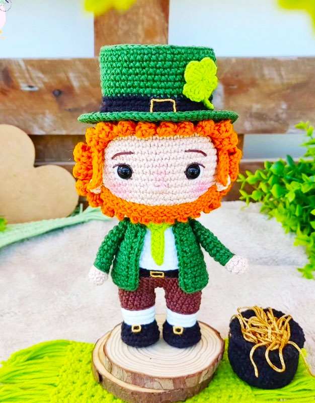 Amigurumi Leprechaun Elf Christmas Doll Free Pattern-1