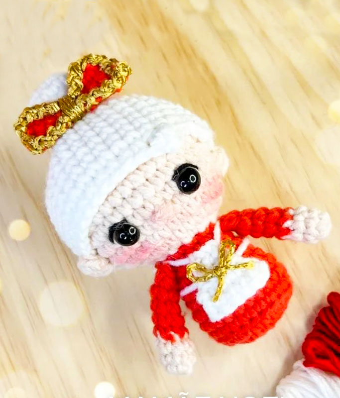 Amigurumi Mother Claus Christmas Tree Ornament Free Pattern-1