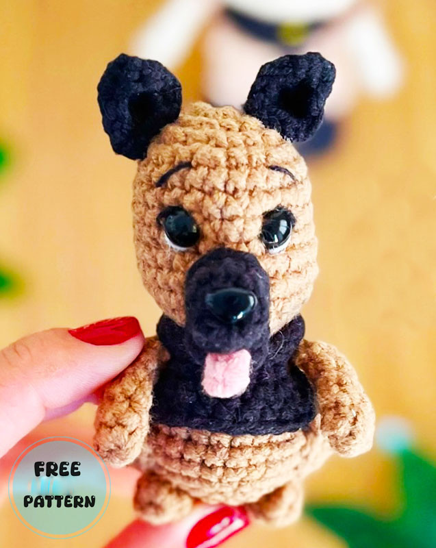 Amigurumi Guard Dog Keychain Free Pattern-1