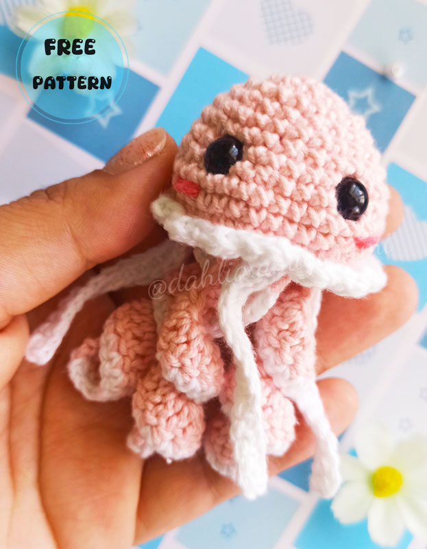 Amigurumi Jellyfish Keychain Medusa Free Pattern-1