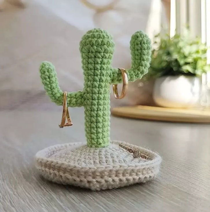 Amigurumi Crochet Cactus Ring Holder Free Pattern-1