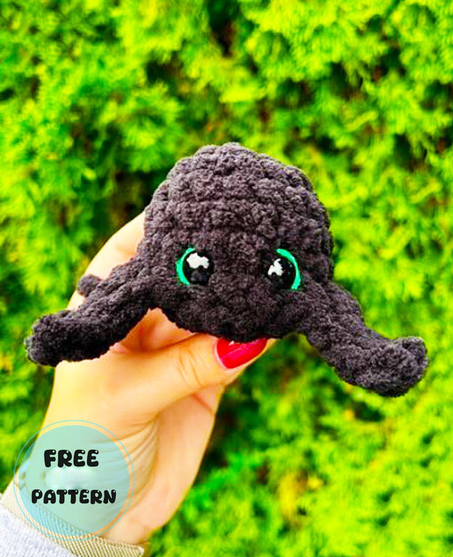 Amigurumi Black Crochet Spider Keychain Free Pattern-1