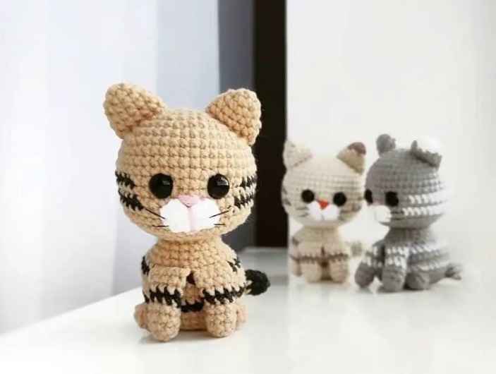 Amigurumi Crochet Little Cat Free Pattern-1