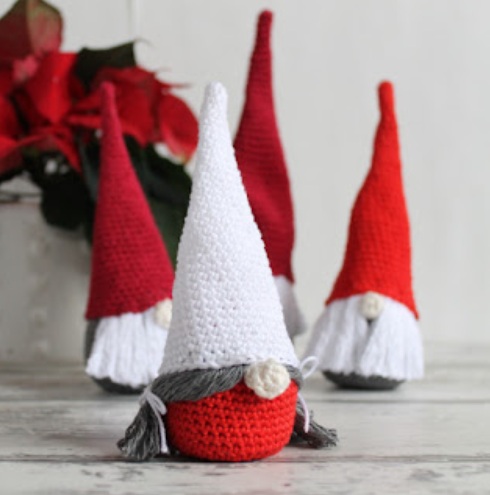 Amigurumi Crochet Christmas Mini Gnomes Free Pattern-1