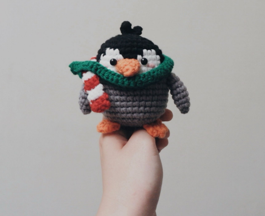 Amigurumi Crochet Christmas Petite Penguin Free Pattern-1