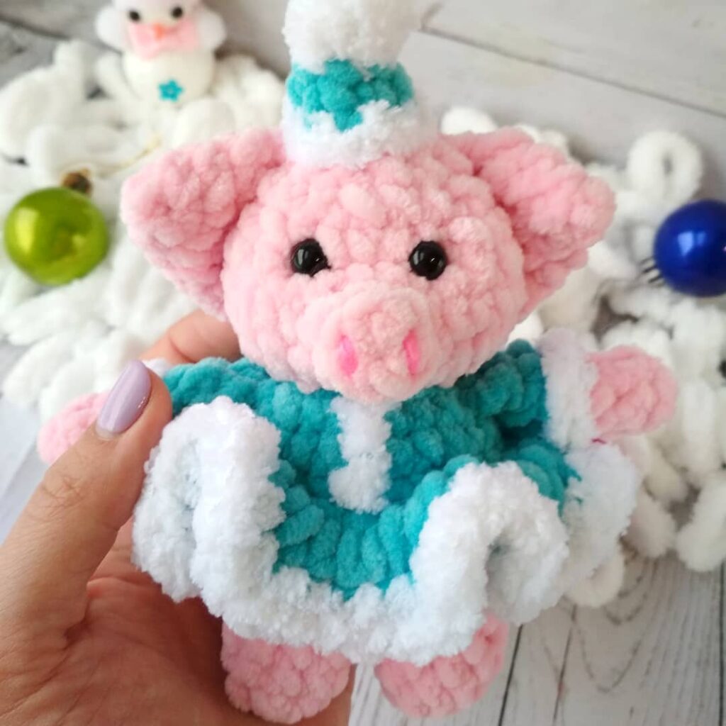 Amigurumi Crochet Christmas Piglet Snow Maiden Free Pattern-1