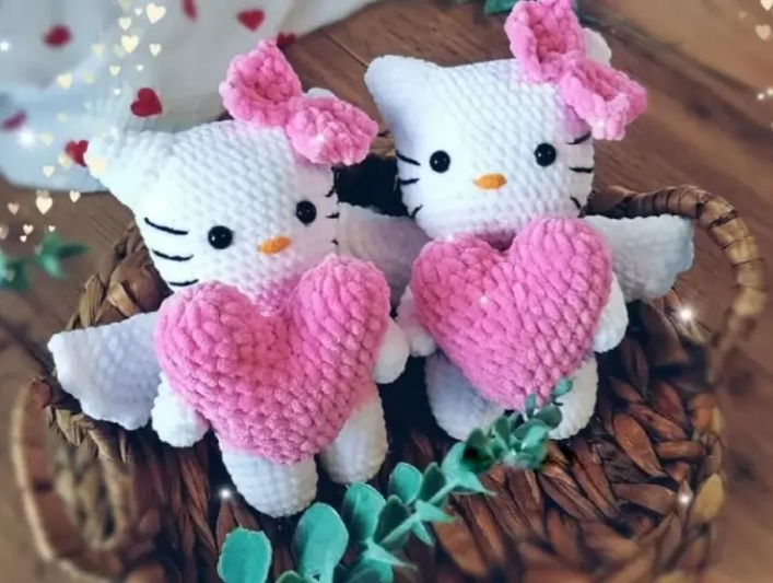 Amigurumi Hello Kitty with Heart Free Pattern-1