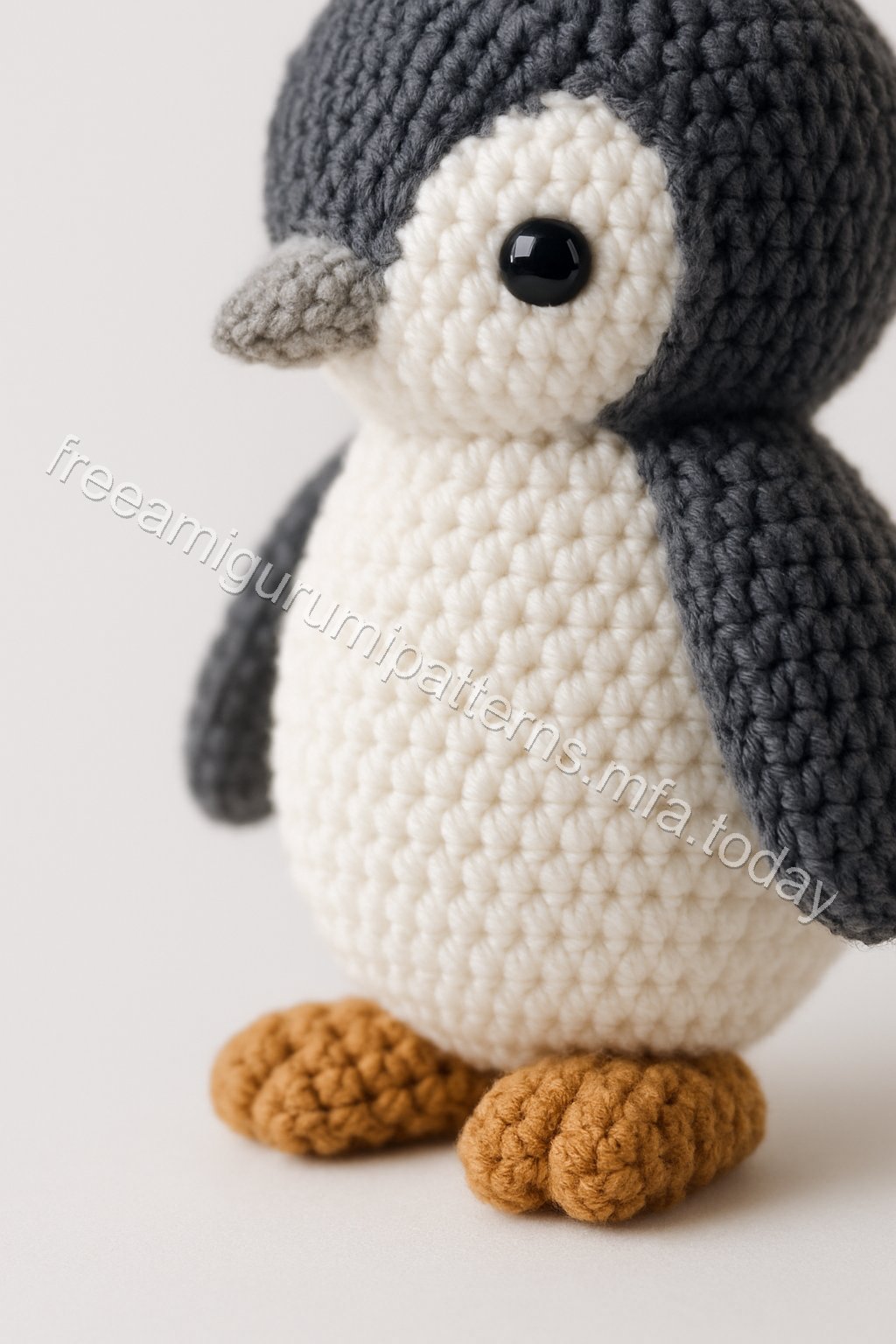 Free Crochet Pattern: Adorable Amigurumi Penguin